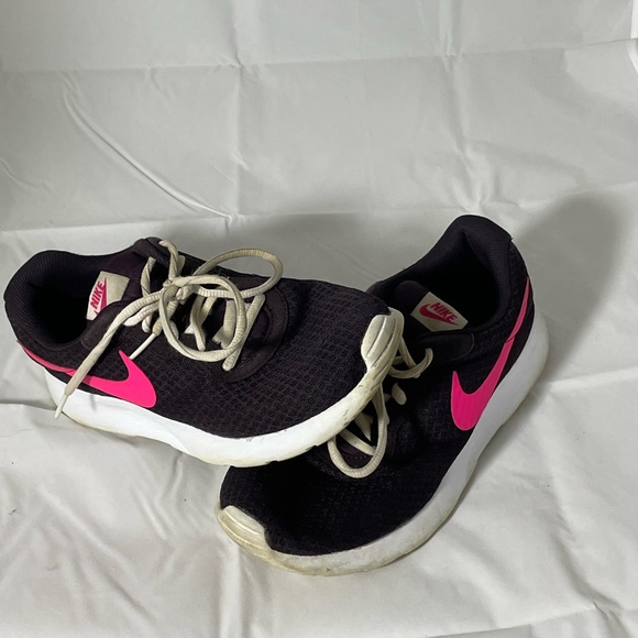 Nike Tanjun Purple and Hot Pink - Picture 2 of 4